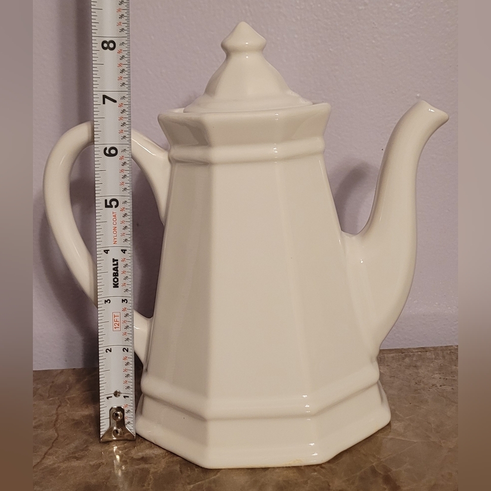 Pfaltzgraff "Heritage" White Coffee/ Teapot - Picture 12 of 15